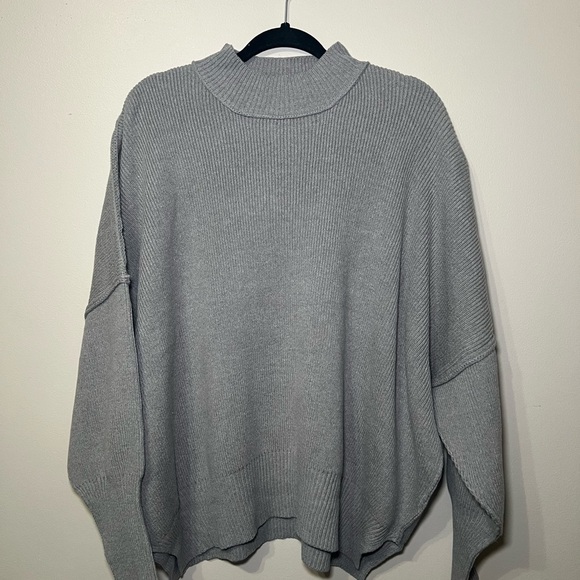 Zenana Outfitters Sweaters - Zenana Outfitters Light Gray Knit Pullover